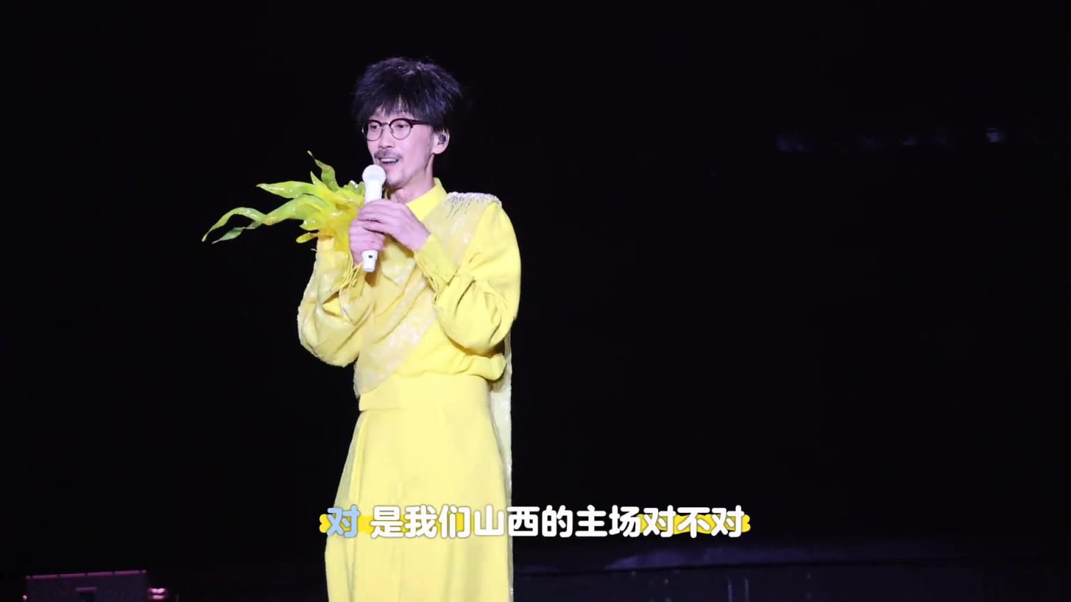 山西鬧他！周傳雄太原演唱會(huì)現(xiàn)場帶領(lǐng)歌迷為山西男籃加油助威